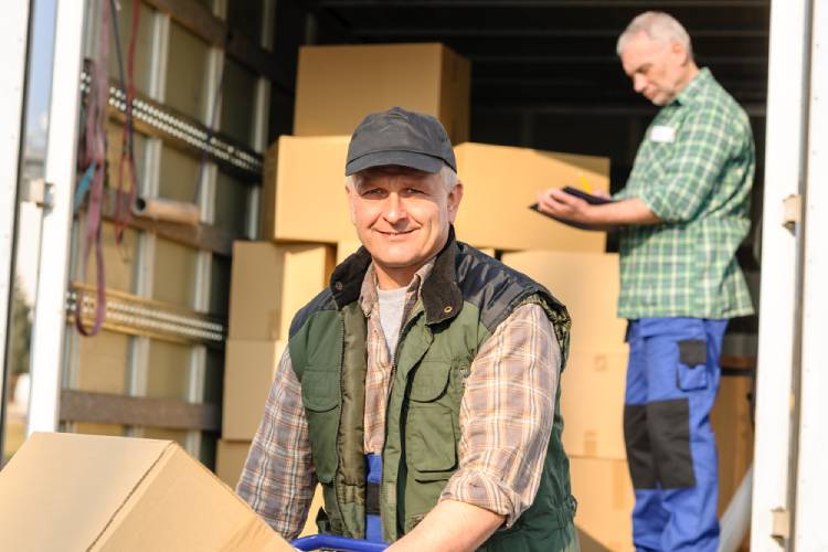 How to Safely Unload a Moving Truck