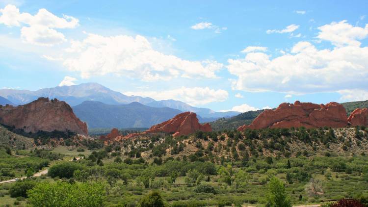 Best Neighborhoods in Colorado Springs for Young and Singles